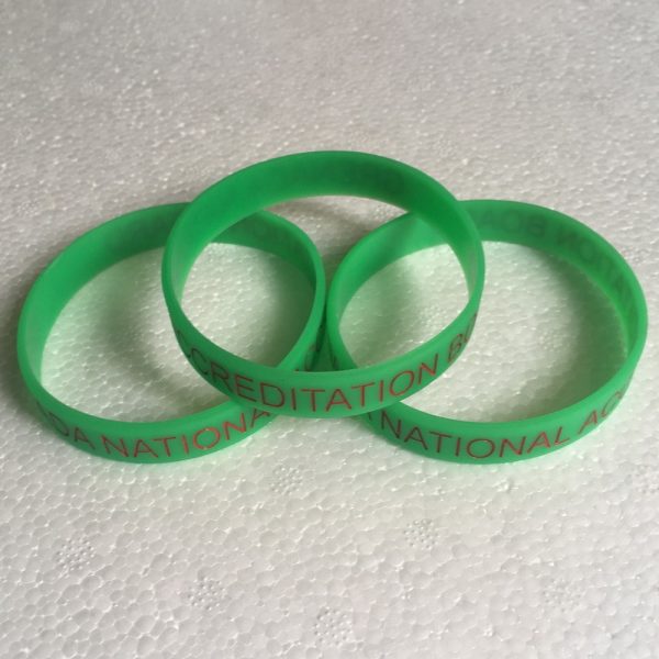 Free sample promotional items debossed link filled silicone wristband
